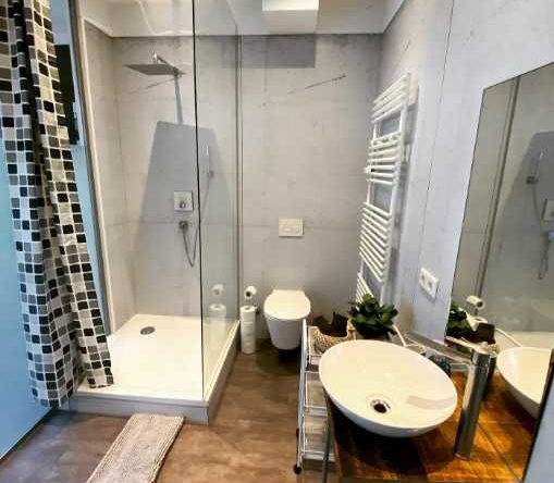 Дава се под наем Двустаен апартамент в Пловдив, Младежки Хълм - 65 кв.м за 280 € - Снимка #1