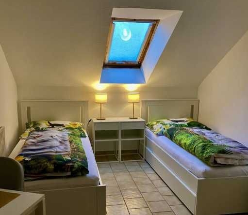 Дава се под наем Тристаен апартамент в Пловдив, Център - 72 кв.м за 193.8 € - Снимка #1
