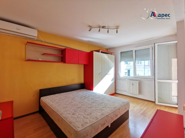 Дава се под наем Едностаен апартамент в Русе, Център - 46 кв.м за 229.5 € - Снимка #1