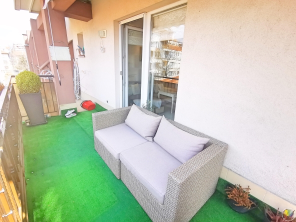 Дава се под наем Двустаен апартамент в Бургас, Център - 60 кв.м за 663 € - Снимка #1