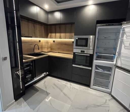 Дава се под наем Тристаен апартамент в София, Център - 90 кв.м за 700 € - Снимка #1