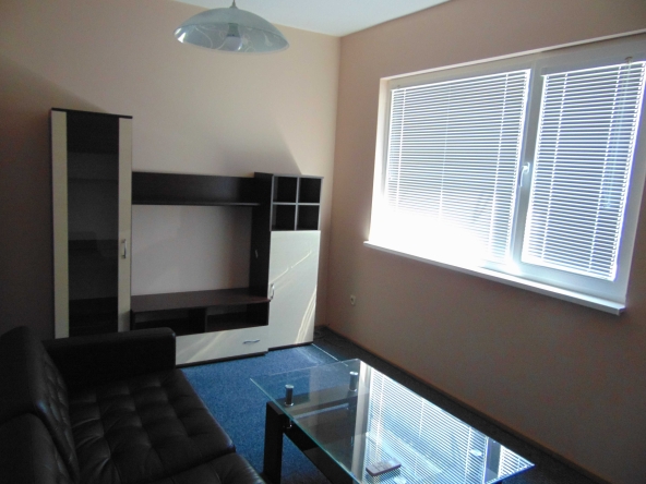 Дава се под наем Тристаен апартамент в Плевен, Широк център - 90 кв.м за 408 € - Снимка #1