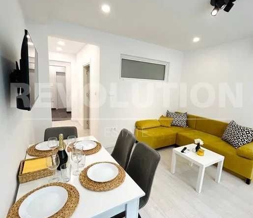 Дава се под наем Тристаен апартамент в Варна, Център - 70 кв.м за 816 € - Снимка #1