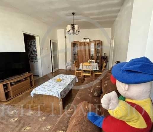 Тристаен апартамент в Пловдив, Център - 75 кв.м за 2107 €/кв.м - Снимка #1