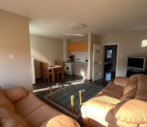 Дава се под наем Двустаен апартамент в Пловдив, Център - 60 кв.м за 460 € - Снимка #1