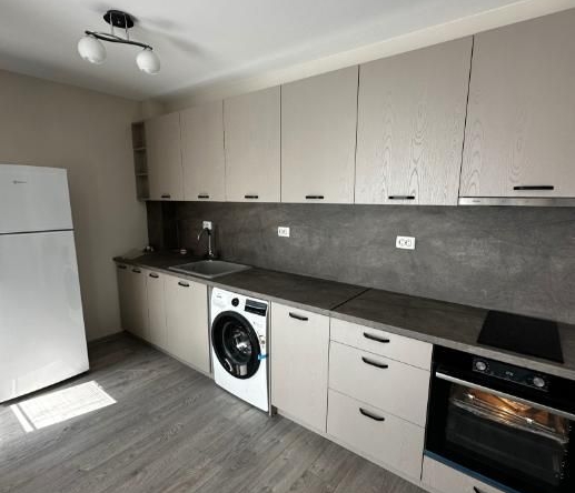 Дава се под наем Тристаен апартамент в Пловдив, Тракия - 90 кв.м за 612 € - Снимка #1