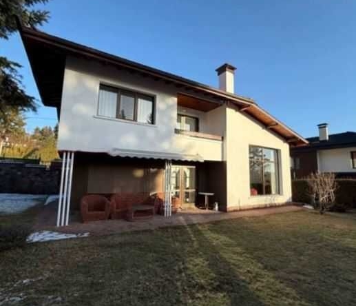 Дава се под наем Къща в с. Бистрица, Област София-град - 200 кв.м за 1943.61 € - Снимка #1