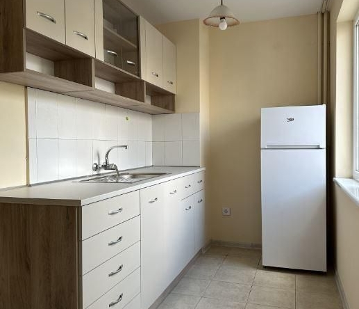 Дава се под наем Тристаен апартамент в Варна, Цветен квартал - 77 кв.м за 450 € - Снимка #1