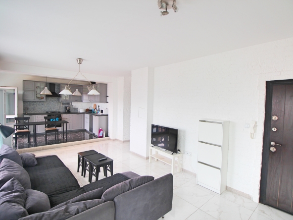 Тристаен апартамент в Бургас, Център - 150 кв.м за 2800 €/кв.м - Снимка #1