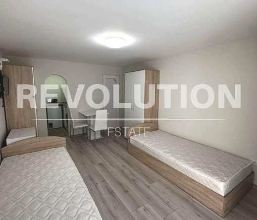 Дава се под наем Едностаен апартамент в Варна, Бриз - 25 кв.м за 318.75 € - Снимка #1