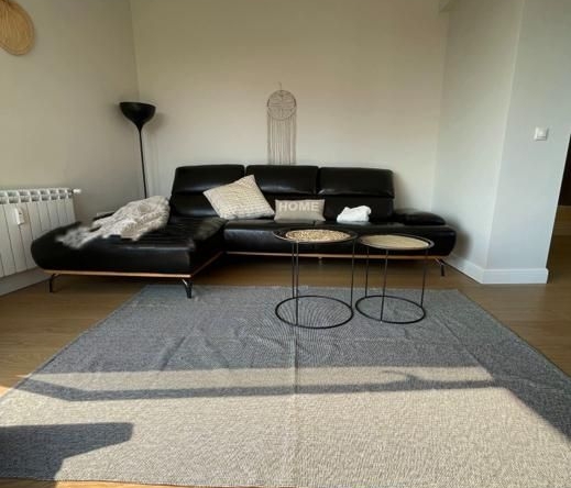 Дава се под наем Тристаен апартамент в София, Център - 100 кв.м за 1090 € - Снимка #1