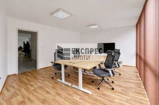 Дава се под наем Офис в Варна, Център - 90 кв.м за 1122 € - Снимка #1