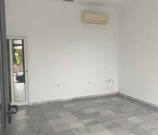 Дава се под наем Магазин в Пловдив, Кършияка - 24 кв.м за 325 € - Снимка #1