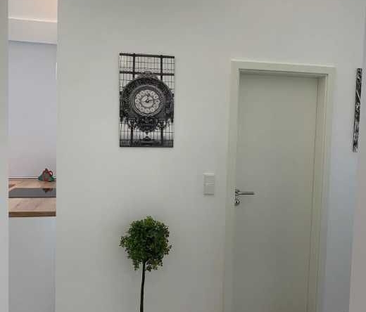 Дава се под наем Двустаен апартамент в Пловдив, Централна гара - 65 кв.м за 255 € - Снимка #1