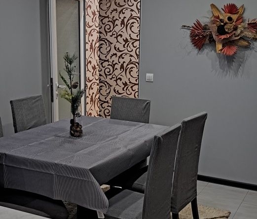 Тристаен апартамент в Сливен, Сини камъни - 65 кв.м за 1177 €/кв.м - Снимка #1