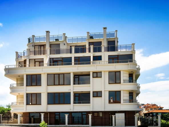 Тристаен апартамент в Созопол - 159 кв.м за 1101 €/кв.м - Снимка #1