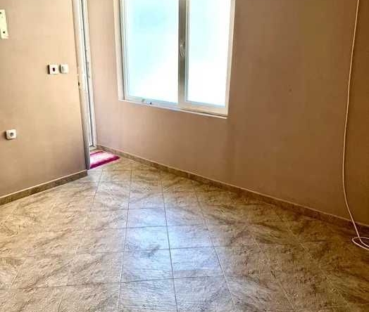 Дава се под наем Едностаен апартамент в Пловдив, Кършияка - 36 кв.м за 178.5 € - Снимка #1