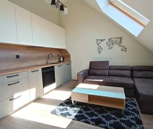 Дава се под наем Двустаен апартамент в Пловдив, Кършияка - 60 кв.м за 550 € - Снимка #1