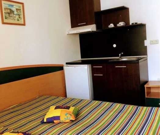 Дава се под наем Ателие в к.к. Елените - 38 кв.м за 127.5 € - Снимка #1