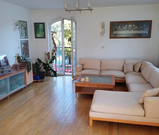 Дава се под наем Тристаен апартамент в София, Лозенец - 101 кв.м за 1176.57 € - Снимка #1