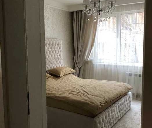 Дава се под наем Двустаен апартамент в София, Център - 75 кв.м за 648.21 € - Снимка #1