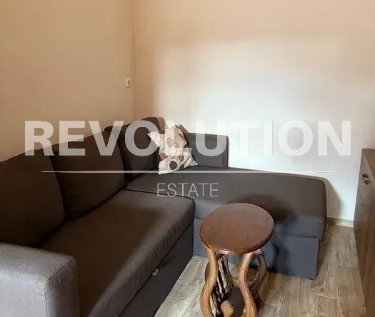 Дава се под наем Едностаен апартамент в Варна, Гръцка махала - 30 кв.м за 398.82 € - Снимка #1