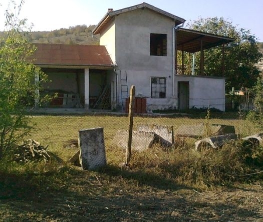 Къща в с. Сваленик, Област Русе - 300 кв.м за 68 €/кв.м - Снимка #1