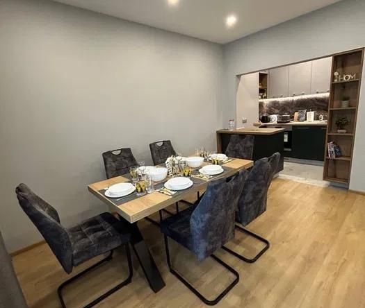 Дава се под наем Четиристаен апартамент в Варна, Център - 110 кв.м за 1500 € - Снимка #1