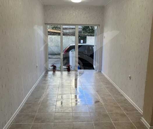 Дава се под наем Магазин в Пловдив, Гагарин - 22 кв.м за 398.82 € - Снимка #1