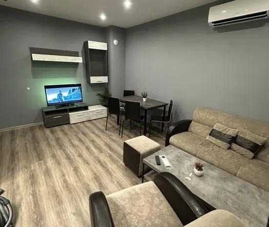 Дава се под наем Едностаен апартамент в София, Надежда 1 - 66 кв.м за 835.38 € - Снимка #1