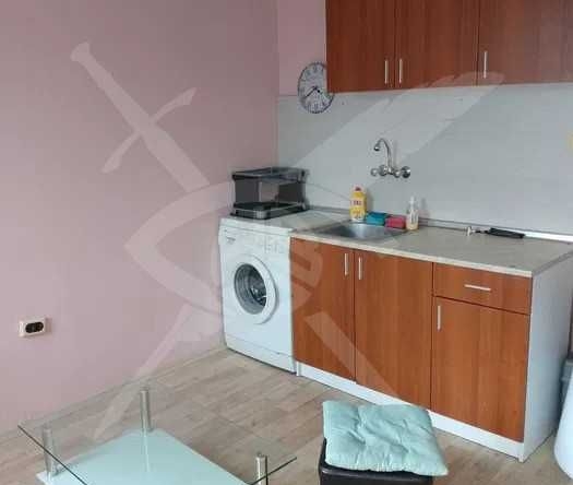 Дава се под наем Едностаен апартамент в Варна, Център - 28 кв.м за 210 € - Снимка #1