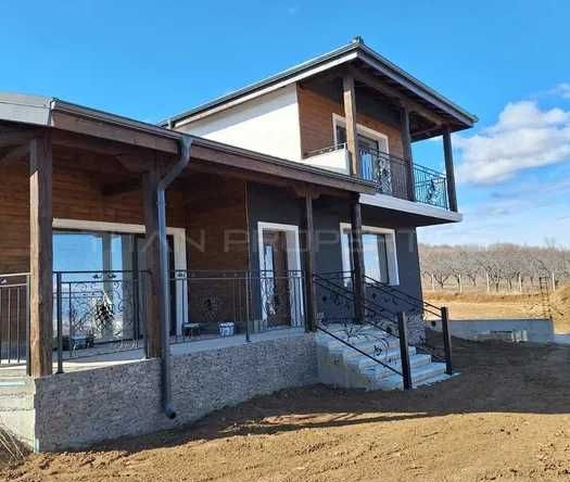 Къща в с. Брестник, Област Пловдив - 204 кв.м за 1259 €/кв.м - Снимка #1