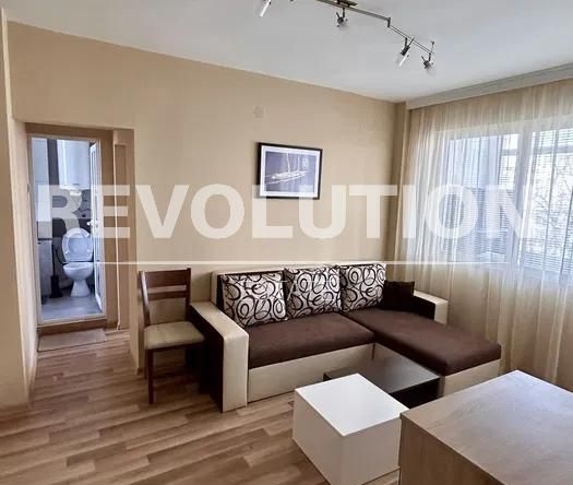 Дава се под наем Двустаен апартамент в Варна, Зимно кино Тракия - 55 кв.м за 450 € - Снимка #1