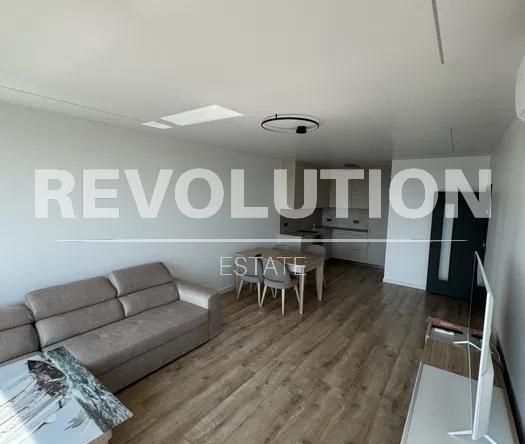 Дава се под наем Двустаен апартамент в Варна, Бриз - 75 кв.м за 950 € - Снимка #1