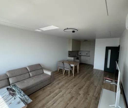 Дава се под наем Двустаен апартамент в Варна, Бриз - 75 кв.м за 1000 € - Снимка #1