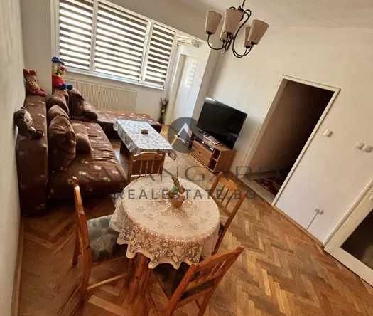 Тристаен апартамент в Пловдив, Център - 75 кв.м за 2108 €/кв.м - Снимка #1