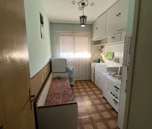 Тристаен апартамент в Карнобат - 82 кв.м за 799 €/кв.м - Снимка #1