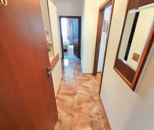 Двустаен апартамент в к.к. Слънчев бряг - 65 кв.м за 824 €/кв.м - Снимка #1