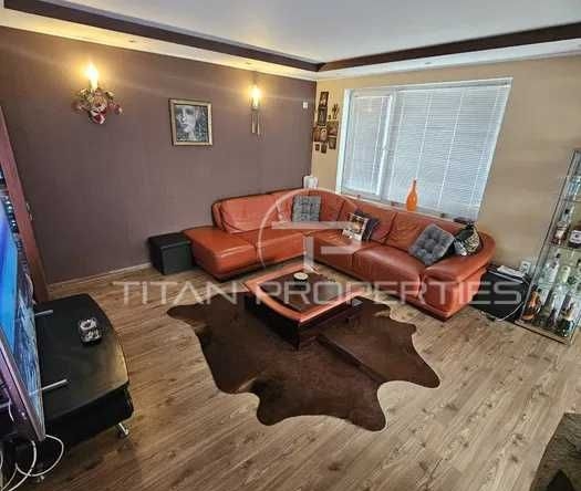 Къща в с. Брестник, Област Пловдив - 245 кв.м за 1429 €/кв.м - Снимка #1