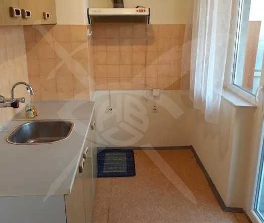 Дава се под наем Тристаен апартамент в Варна, Окръжна болница - 96 кв.м за 300 € - Снимка #1