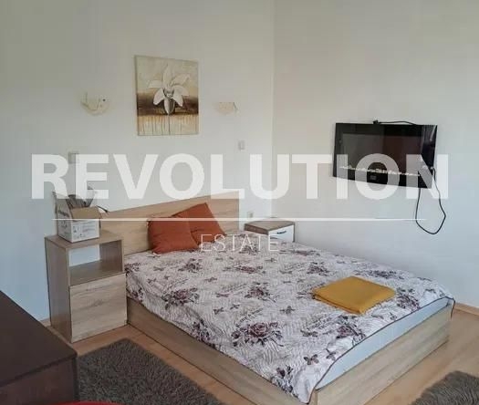 Дава се под наем Едностаен апартамент в Варна, Център - 40 кв.м за 325 € - Снимка #1