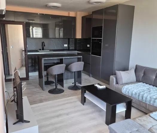 Дава се под наем Двустаен апартамент в Варна, Победа - 61 кв.м за 700 € - Снимка #1