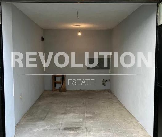 Дава се под наем Гараж / Паркомясто в Варна, Колхозен пазар - 13 кв.м за 125 € - Снимка #1