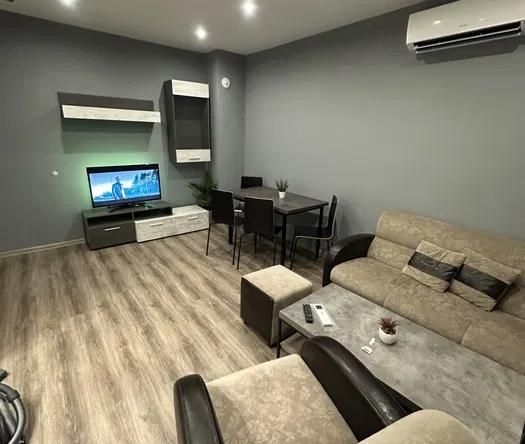 Дава се под наем Двустаен апартамент в Пловдив, Тракия - 50 кв.м за 450 € - Снимка #1