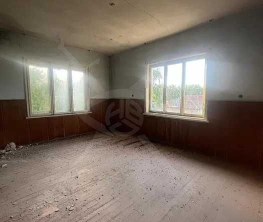 Къща в с. Гранит, Област Стара Загора - 400 кв.м за 105 €/кв.м - Снимка #1