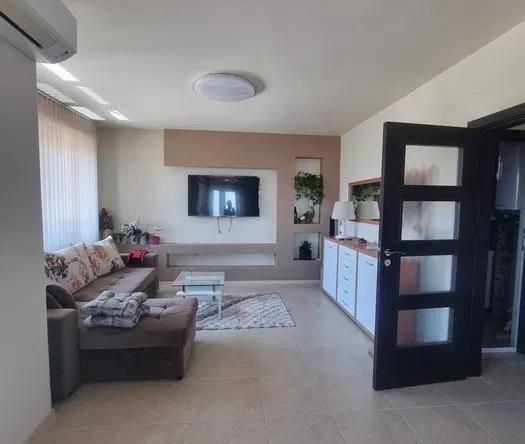 Дава се под наем Етаж от къща в Варна, Виница - 120 кв.м за 850 € - Снимка #1