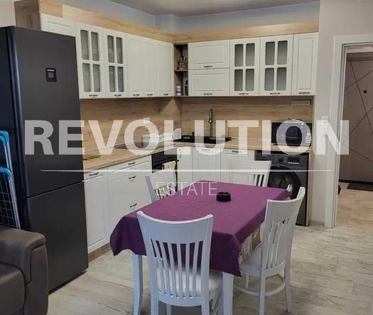 Дава се под наем Двустаен апартамент в Варна, м-т Траката - 66 кв.м за 600 € - Снимка #1