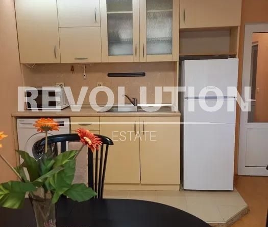 Дава се под наем Двустаен апартамент в Варна, Цветен квартал - 60 кв.м за 350 € - Снимка #1