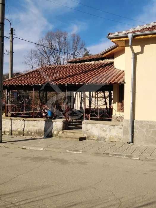 Магазин в с. Отец Паисиево, Област Пловдив - 250 кв.м за 134 €/кв.м - Снимка #1