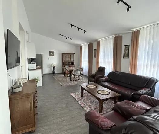 Дава се под наем Четиристаен апартамент в Варна, Център - 100 кв.м за 900 € - Снимка #1